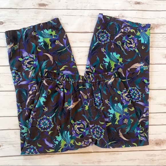 Diane Von Furstenberg Pants - Diane Von Furstenburg 100% silk gaucho pants!